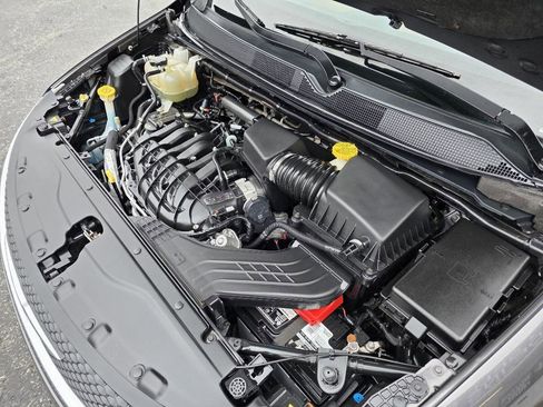 Used 2017 Chrysler Pacifica Limited w/ UConnect Theater Package image 43