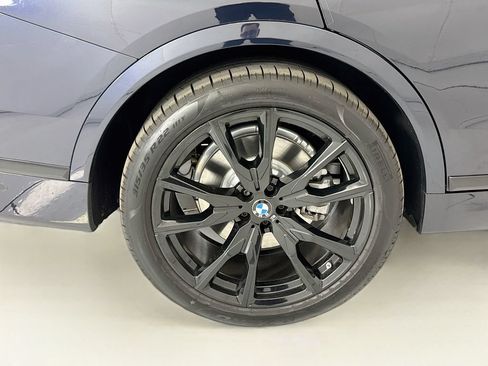 Used 2024 BMW X7 xDrive40i w/ M Sport Package AWD/4WD image 32