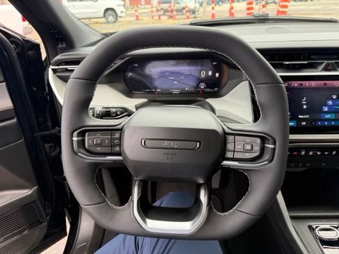 Used 2026 Jeep Cherokee Limited AWD/4WD image 18