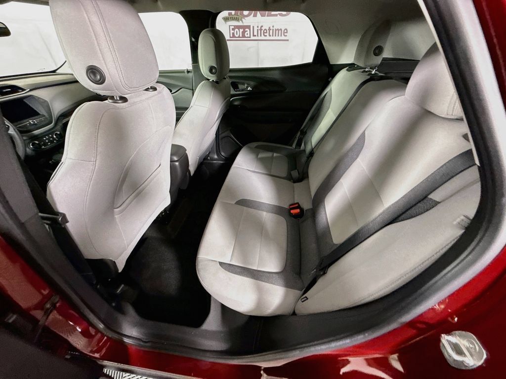 Used 2022 Chevrolet TrailBlazer LT FWD image 25