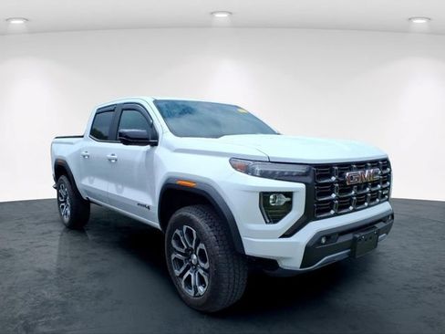 Used 2024 GMC Canyon AT4 w/ Technology Package AWD/4WD image 17