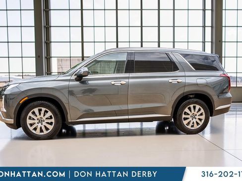 Used 2024 Hyundai Palisade SEL FWD image 2