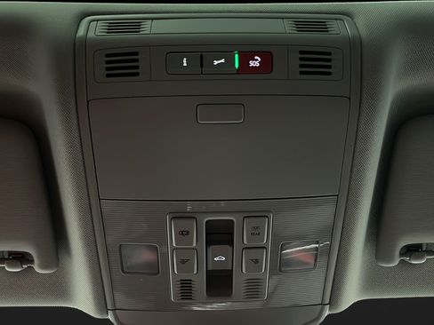 Used 2025 Volkswagen Jetta SE w/ Sunroof Package FWD image 32