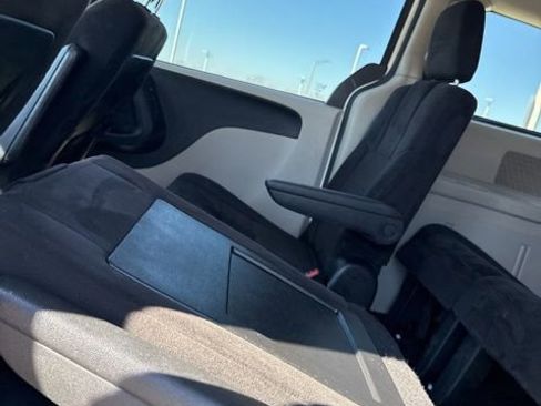 Used 2013 Dodge Grand Caravan SE image 16