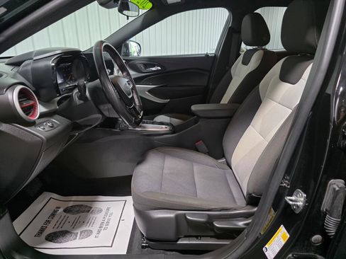Used 2024 Chevrolet Trax RS FWD image 9