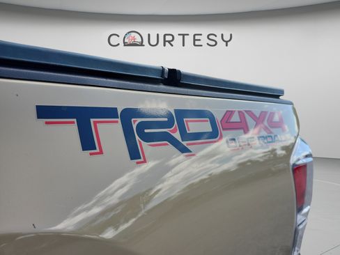 Used 2020 Toyota Tacoma TRD Off-Road AWD/4WD image 33
