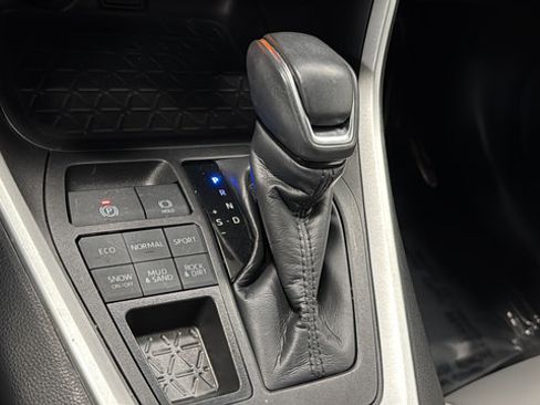 Used 2024 Toyota RAV4 XLE Premium w/ Weather Package AWD/4WD image 19