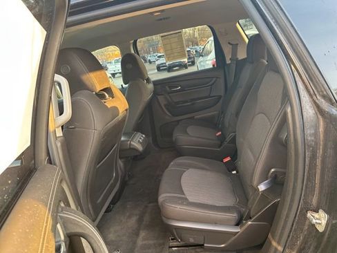 Used 2017 Chevrolet Traverse LT image 11