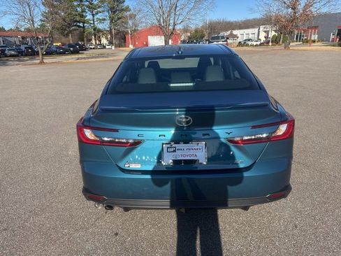 Used 2025 Toyota Camry SE image 4