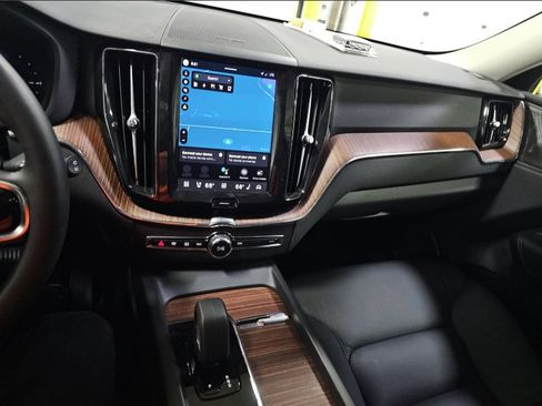 Certified 2024 Volvo XC60 T8 Plus w/ Protection Package Premier AWD/4WD image 19