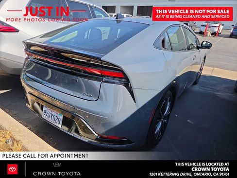 Used 2026 Toyota Prius XLE FWD image 2