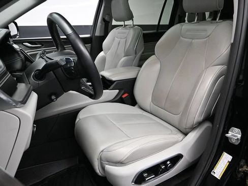 Used 2022 Jeep Grand Cherokee L Overland w/ Luxury Tech Group IV AWD/4WD image 23