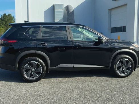 Used 2025 Nissan Rogue SV FWD image 9