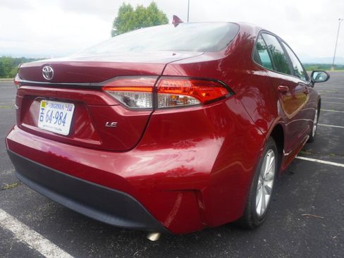 Used 2023 Toyota Corolla LE w/ LE Convenience Package FWD image 8