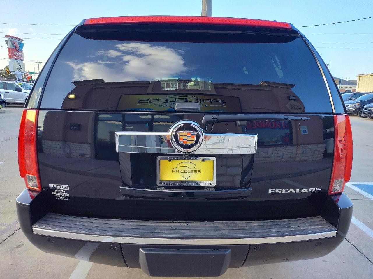 Used 2012 Cadillac Escalade Luxury RWD image 5