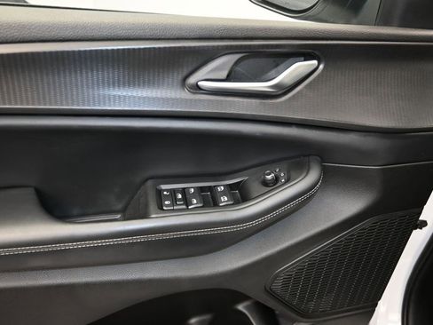 Used 2023 Jeep Grand Cherokee Laredo RWD image 11