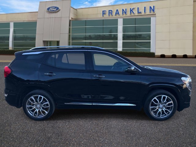 Used 2024 GMC Terrain Denali w/ Denali Premium Package AWD/4WD image 8
