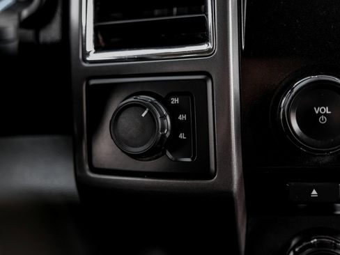 Used 2016 Ford F150 XLT image 32