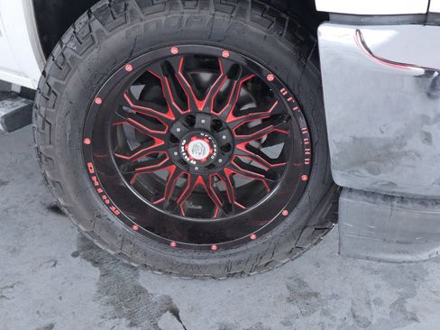 Used 2018 Chevrolet Silverado 1500 LT w/ All Star Edition image 3