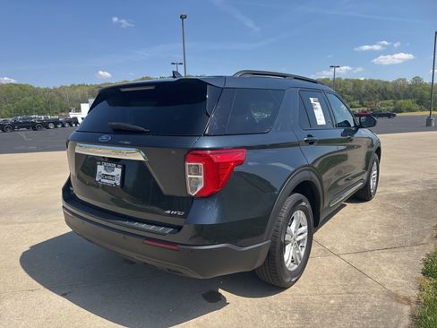 Used 2023 Ford Explorer XLT AWD/4WD image 4