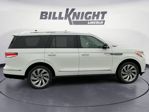 Used 2022 Lincoln Navigator Reserve AWD/4WD image 6