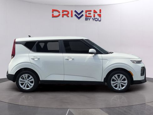 Used 2022 Kia Soul LX image 6