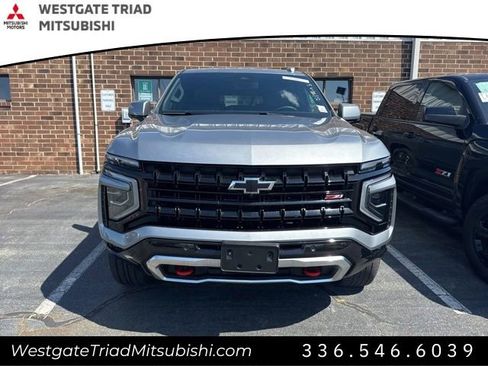 Used 2025 Chevrolet Suburban Z71 AWD/4WD image 2