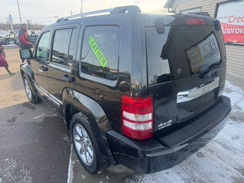 Used 2010 Jeep Liberty Limited w/ Tire & Wheel Group image 7