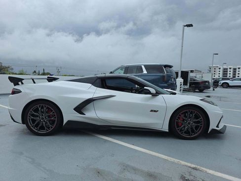 Used 2023 Chevrolet Corvette Stingray Premium Conv w/ Z51 Performance Package RWD image 4