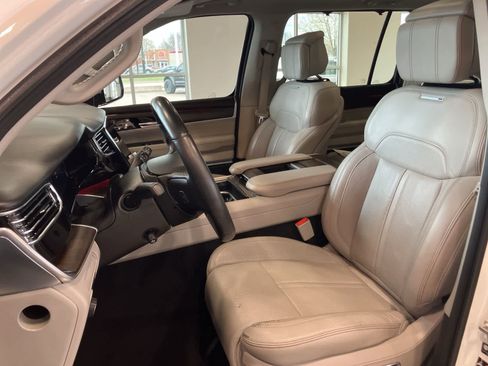 Used 2022 Jeep Grand Wagoneer Series I AWD/4WD image 13