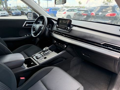 Used 2023 Mitsubishi Outlander ES image 18