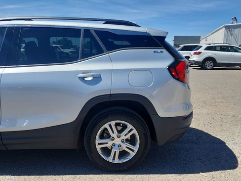 Used 2020 GMC Terrain SLE w/ Driver Convenience Package FWD image 9