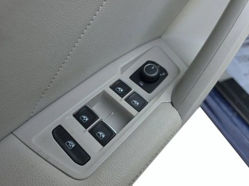 Used 2022 Volkswagen Tiguan SE AWD/4WD image 12