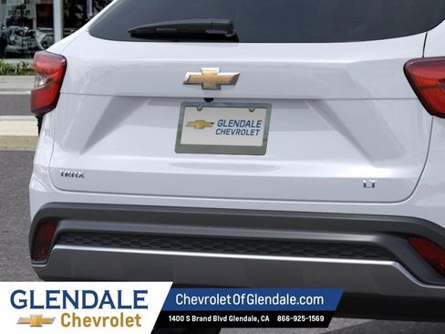 New 2026 Chevrolet Trax LT w/ LT Convenience Package FWD image 14