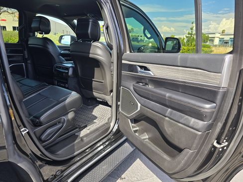Used 2024 Jeep Wagoneer Series II w/ Flexible Seating Group RWD image 36