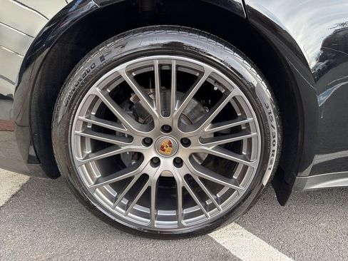 Used 2022 Porsche Panamera 4 Platinum Edition image 9