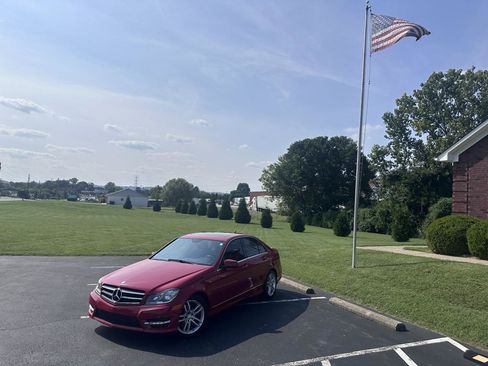 Used 2014 Mercedes-Benz C 300 4MATIC Sedan image 1