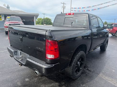 Used 2019 RAM 1500 Classic SLT w/ Black Appearance Group AWD/4WD image 5