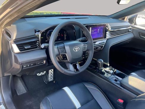 Used 2025 Toyota Camry SE w/ Convenience Package FWD image 17