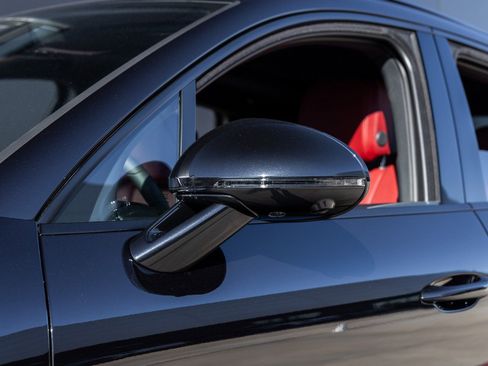 New 2026 Porsche Macan image 18