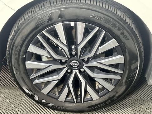 Used 2025 Nissan Altima 2.5 SV FWD image 9
