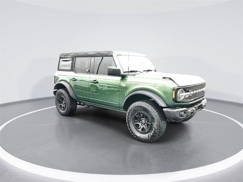 Used 2023 Ford Bronco Wildtrak image 2