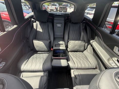Used 2024 Mercedes-Benz Maybach GLS 600 4MATIC image 48