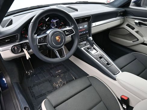 Certified 2018 Porsche 911 Carrera RWD image 4