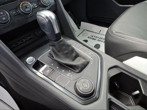 Used 2020 Volkswagen Tiguan SEL image 20