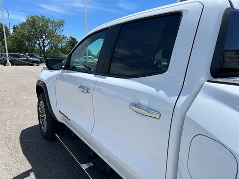 New 2026 GMC Canyon Denali w/ LPO, Black Badging Package AWD/4WD image 10