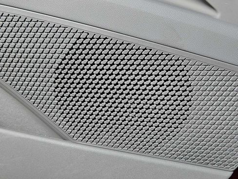 Certified 2025 Hyundai Elantra Sport image 29