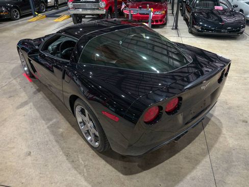 Used 2007 Chevrolet Corvette Coupe w/ Performance Package RWD image 16