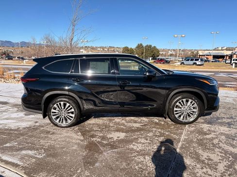 Used 2026 Toyota Highlander Platinum image 8