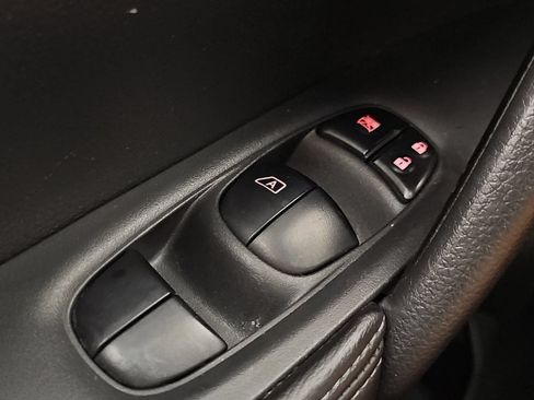 Used 2016 Nissan Rogue SV AWD/4WD image 26
